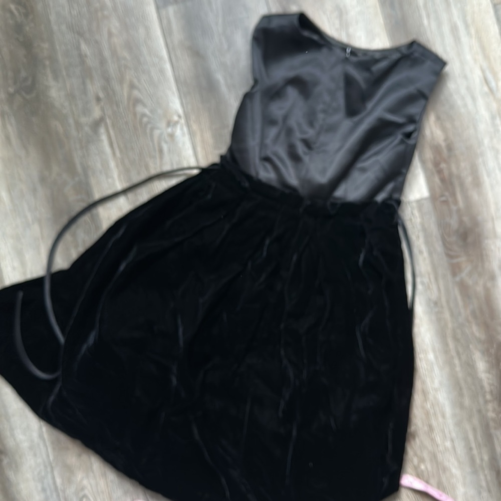 Helena dress girls, size 8, black satin velvet - Picture 7 of 9